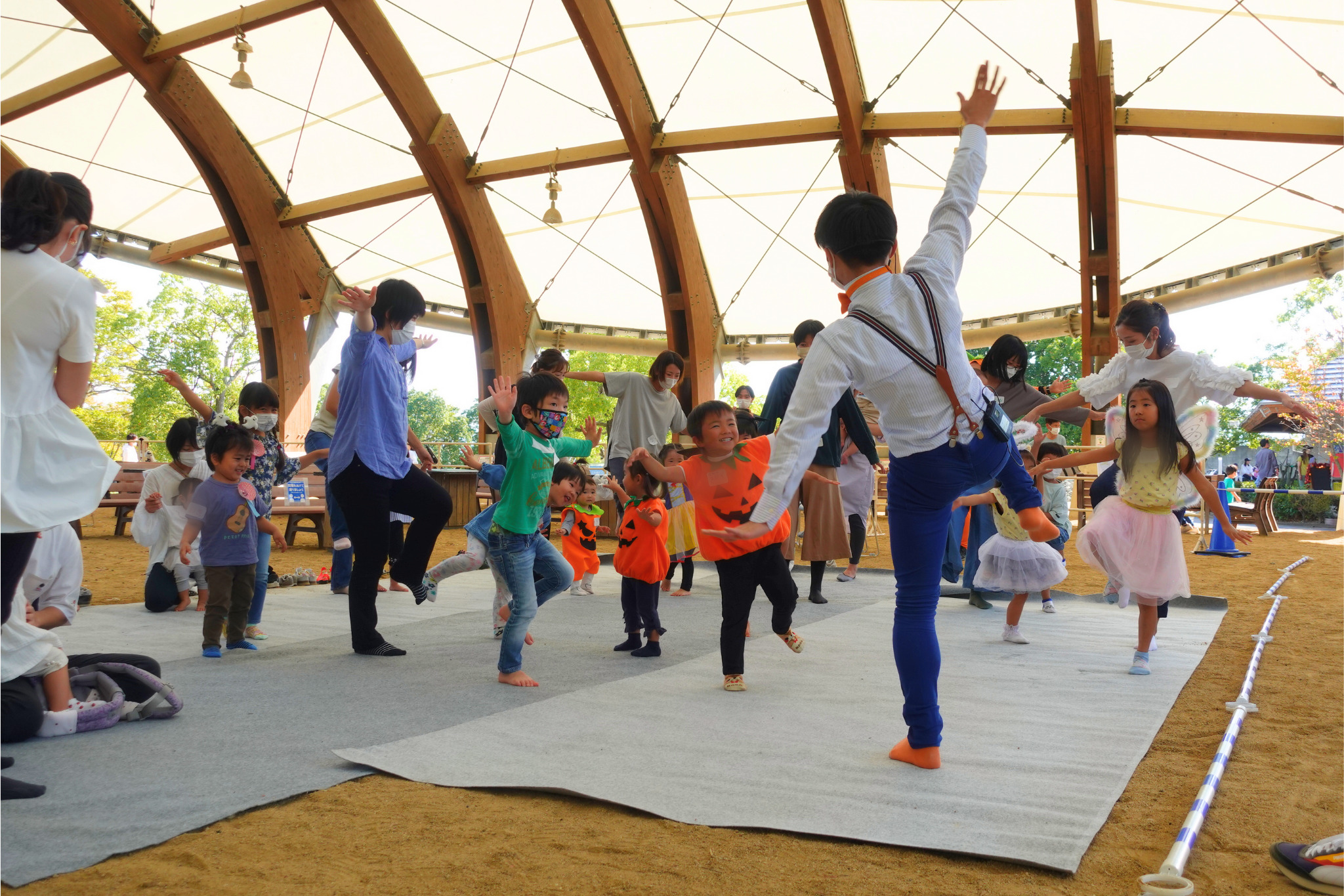 住宅展示場で親子向けイベントを実施している様子