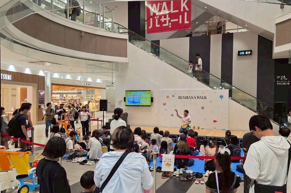 親子イベントで会場が盛り上がっている様子